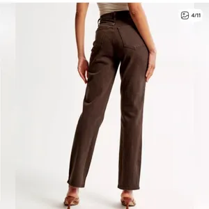 A&F Ultra High Rise 90s Straight Jean in Brown - 26S Curve Love thumbnail 4