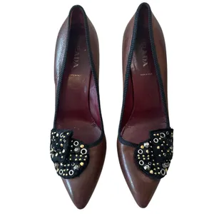 Prada Vintage Brown Leather Studded Grommet Bow Pumps Pointed Toe IT40 9.5 thumbnail 2