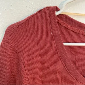 Democracy Women's Size Medium‎ Side Ruched V-Neck Blouse in Bran Burnt Orange thumbnail 7