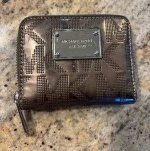 Michael Kors Wallet thumbnail 1