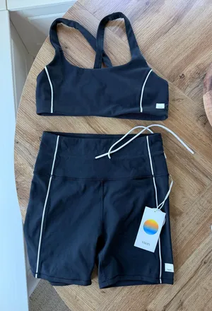 Vuori activewear set  thumbnail 1