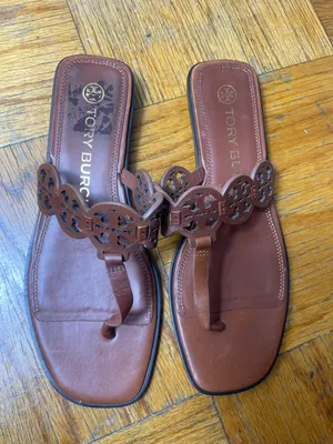 Tory Burch Tiny Miller 10mm Thong Sandals Burnt Cuoio Brown Leather Size 9M thumbnail 1