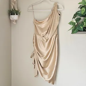 RETROFÊTE Nadia One-shoulder Ruched Stretch-Silk Satin Mini Dress Sz L Champaign thumbnail 8