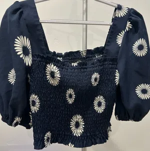 nwot bobeau Navy Floral Smocked Square-Neck Crop Top size Large thumbnail 1