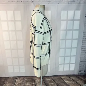 Moth Anthropologie Black White Windowpane Plaid V-Neck Sweater Size Medium thumbnail 7