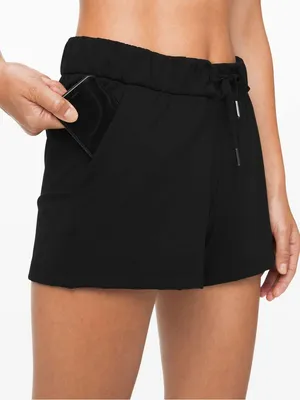 Lululemon On the Fly Short *2.5" Black Size 6 thumbnail 1