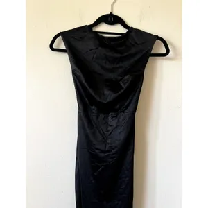 Oh Polly Hivera Satin Boat-Neck Twist-Back Maxi Dress in Black Size XS New thumbnail 5