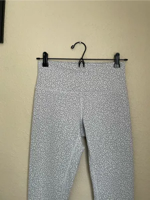 Lululemon Wunder Train High Rise Crop Size 8 Leopard Daisy Starlight Multi Gray thumbnail 8