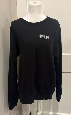 Nike SB Crewneck Sweatshirt Black Embroidered Logo Pullover Small thumbnail 1