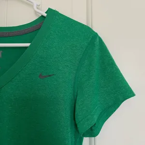 Nike women’s dri-fit active‎ v-neck tshirt — small thumbnail 2