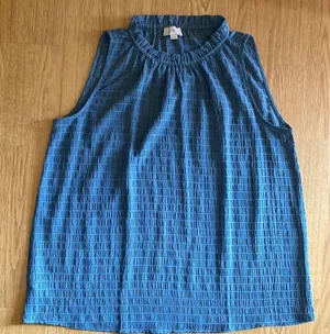 Ann Taylor Loft sleeveless patterned shell thumbnail 1