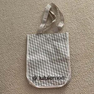NEW Lululemon Small Reusable Tote Bag Tan Beige Pattern Snap Closure thumbnail 3