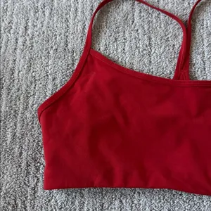 Vuori AllTheFeels Sports Bra in Scarlet Red thumbnail 3
