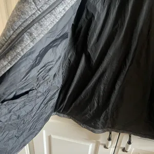 The North Face Women XL Grey Full Zip Outdoor Vest thumbnail 4