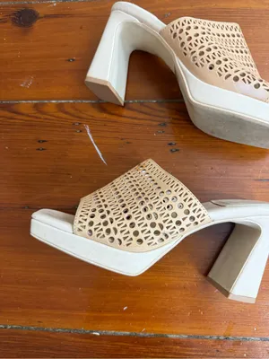 Jeffrey Campbell Caviar Lasercut Platform Heeled Sandals Sz 7 💛🍄 thumbnail 4