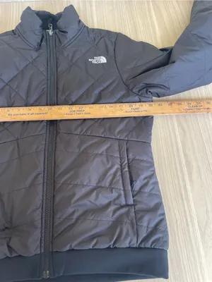 The North Face Women's Dark Black Quilted Puffer Jacket thumbnail 6