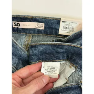 SO High Rise Mom Shorts Distressed Raw Hem Denim NWT Sz17/33W thumbnail 5