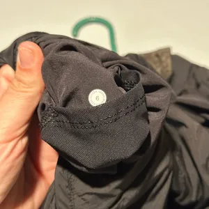 Lululemon Bombs Away Black / Olive Green Camo Print Reversible Zip Jacket Sz 6 thumbnail 6