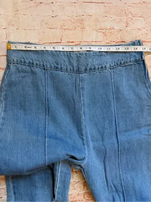 Boutique | Classic High Waist Wide-Leg Women's Jeans in Medium Blue thumbnail 5