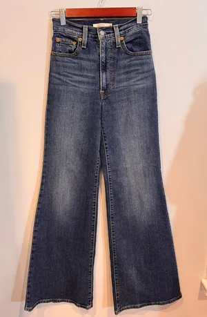 Levi’s Ribcage Bell 24x32 thumbnail 1