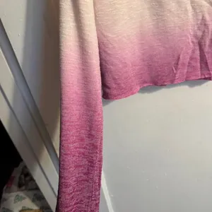 Arizona Jeans Ombre Pink Crop Long Sleeve Top Womens Size Medium thumbnail 4