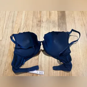 Victoria’s Secret. Navy Blue Lace Bra. New without tags. Push up. thumbnail 3