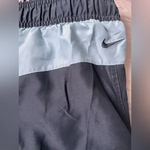 NIKE Gray‎ and pink womens Shorts thumbnail 5