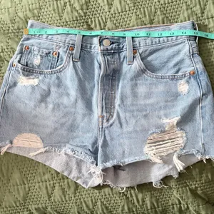 Levi’s 501 Jean Shorts Size 28 thumbnail 4