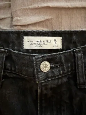 Abercrombie 90s High-Rise Jeans thumbnail 2