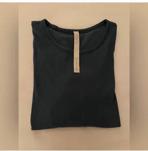 Lululemon Long Sleeve Ribbed Top - Size 10 - Excellent Condition! thumbnail 7