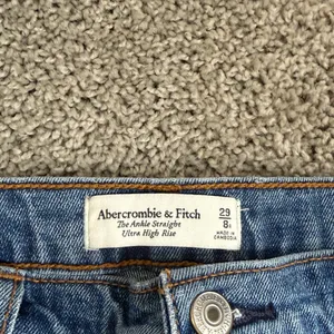 Abercrombie & Fitch Ankle Straight Ultra High Rise Jeans Size 29/8R thumbnail 4
