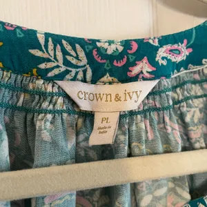 Crown & Ivy PL Paisley 3/4 Sleeve Peasant Top thumbnail 3
