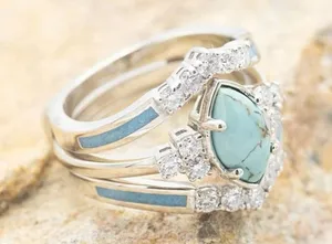 ⚠️ Clearance NWT Three in one hollow turquoise ring with rhinestones. thumbnail 1