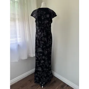 SLNY SL Fashions Black & Silver Cap Sleeve Floor Length Gown thumbnail 6