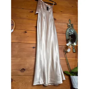 NWT Lulus Lavish Looks Gold Satin One-Shoulder Tie-Strap Maxi Dress Banquet Sz M thumbnail 6