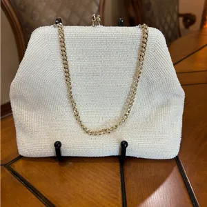 1950-1960 Elegant White Beaded Clutch made in Japan. thumbnail 9