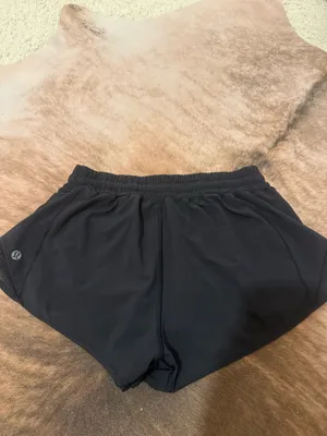 Lululemon Hotty Hot 2.5" Low-Rise Black thumbnail 3