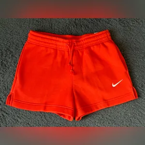 Nike Sportswear Phoenix Fleece Women's Mid-Rise 4" Shorts Picante Red/Sail small thumbnail 7