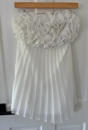 Vestique White Pleated Short Strapless Dress thumbnail 2