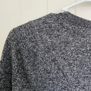 NWOT | Old Navy women’s gray‎ knit long sleeve top — small thumbnail 7
