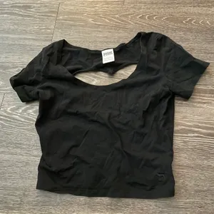 NWOT Victoria Secret Pink Heart Back Black Crop Top. Size Small. thumbnail 1