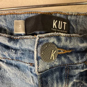 KUT from the Kloth Sienna Wide Leg Jeans Light Wash Denim High Rise‎ Size 2 Blue thumbnail 3