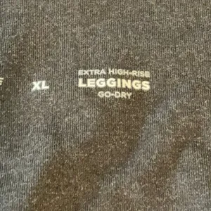 Old Navy Classic Black Leggings thumbnail 5