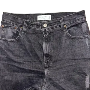 Abercrombie & Fitch The 90's Straight Ultra High Rise Distressed Denim Jean thumbnail 4