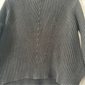 H&M | Women’s Chunky-Knit Split Hem Cropped Sweater | Medium thumbnail 2