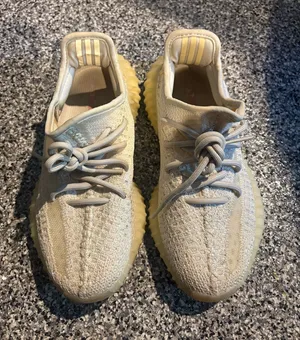 Yeezy Yeezys thumbnail 1