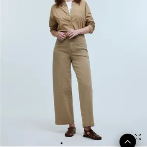 Madewell Curvy Emmett Wide-Leg Crop Pant: Welt Pocket Edition Drill Khaki thumbnail 2