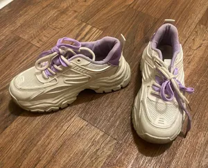 Womens Size 37 US 6.5 Fashion Sneakers Tennis Shoes White With Lavender Purple thumbnail 1