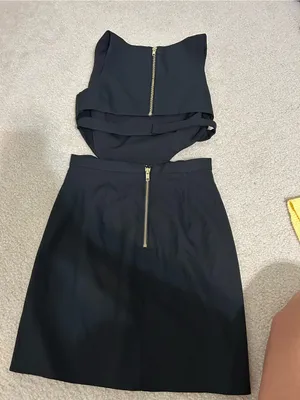 Black V thumbnail 3