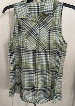 entro Green Plaid Sleeveless Button-Front Blouse thumbnail 1